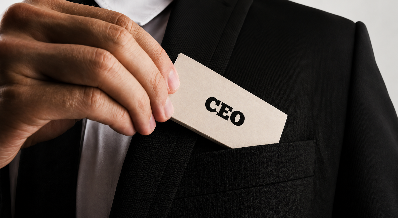 Identidad ejecutiva — el título no define al líder